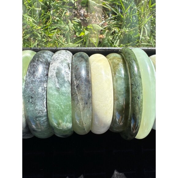 Lot of 16 Jade Bangle Bracelets - 730 grams - Vintage Jewelry Store Closeout Lot - Picture 7 of 9
